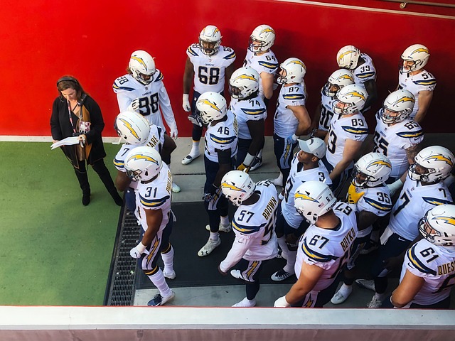 霍华德与詹姆斯冲突被踢出湖人,两人冲突谁的错成谜团.